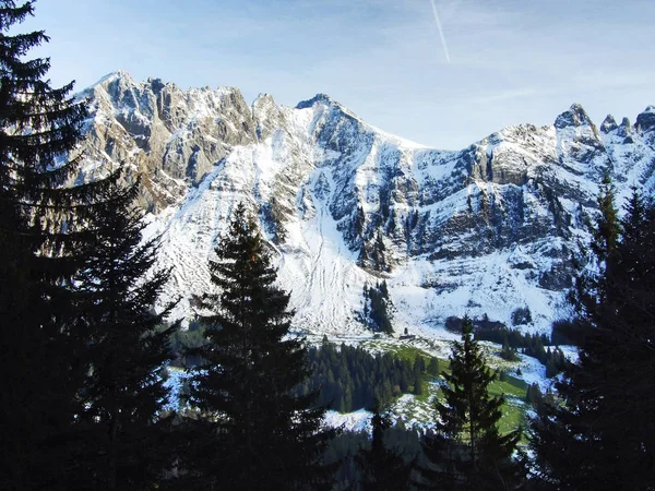 Красиві Альпійські Пік Сантіс Гірського Хребта Alpstein Під Снігу Чохол — стокове фото