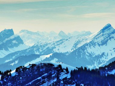 Panoramik Spitzli tepesinden yakınındaki Urnasch yerleşim - Appenzell Ausserrhoden Canton, İsviçre