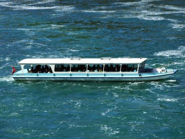 Tekne gezileri boyunca Rhine Falls veya Schifffahrt Rheinfall, Neuhausen Rheinfall - Schaffhausen, İsviçre