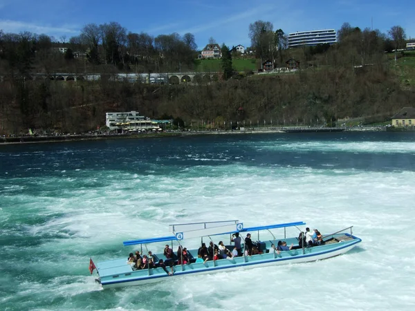 Paseos Barco Por Las Cataratas Del Rin Schifffahrt Rheinfall Neuhausen —  Fotos de Stock