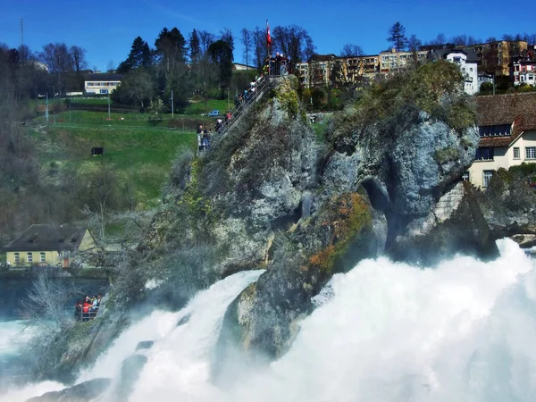 Nagy Rock Rajna Vízeséstől Neuhausen Rheinfall Canton Schaffhausen Svájc — Stock Fotó