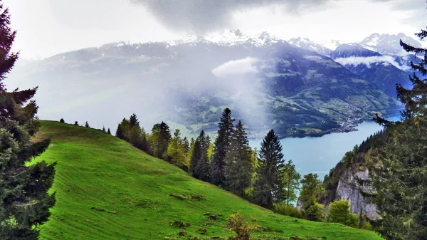 Lago Walensee Vale Seeztal Entre Cordilheiras Churfirsten Glarus Alps Cantão — Fotografia de Stock