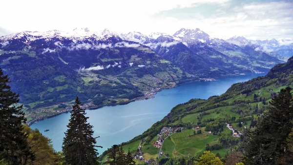 Walensee Seeztal バレーと Churfirsten とグラールス アルプス山脈 ザンクト ガレンのカントン スイス連邦共和国の間 — ストック写真