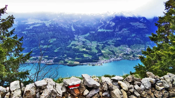 Lago Walensee Valle Del Seeztal Entre Las Cordilleras Churfirsten Glarus —  Fotos de Stock