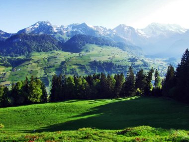 Per Nehri Vadisi Toggenburg bölgesinde ve Churfirsten mountain ranges ile Alpstein - Canton St. Gallen, İsviçre
