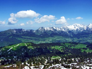 Per Nehri Vadisi Toggenburg bölgesinde ve Churfirsten mountain ranges ile Alpstein - Canton St. Gallen, İsviçre