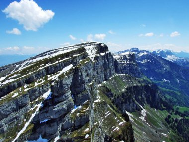 Dağ nehir vadileri Thurtal ve Seeztal - Canton St. Gallen, İsviçre arasında büyük Churfirsten