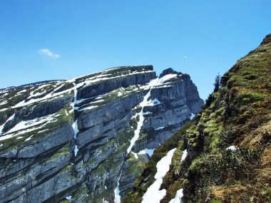Dağ tepe Schibenstoll Churfirsten Sıradağları arasında Toggenburg bölge ve göl Walensee - Canton St. Gallen, İsviçre
