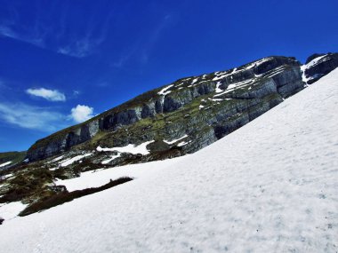 Dağ tepe Schibenstoll Churfirsten Sıradağları arasında Toggenburg bölge ve göl Walensee - Canton St. Gallen, İsviçre