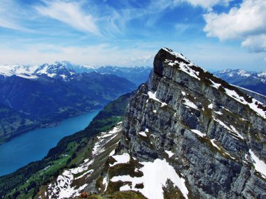 Dağ tepe Brisi Churfirsten Sıradağları arasında Toggenburg bölge ve göl Walensee - Canton St. Gallen, İsviçre