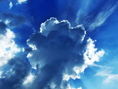 Bahar bulutlar gökyüzünde yukarıda Churfirsten dağ silsilesi - Canton St. Gallen, İsviçre