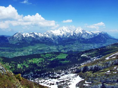 Panoramik dağ tepe Zuestoll Churfirsten dağ silsilesi - Canton St. Gallen, İsviçre