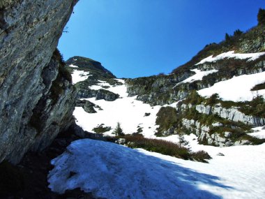 Taşlar ve kayalar Churfirsten dağ silsilesi - Canton St. Gallen, İsviçre