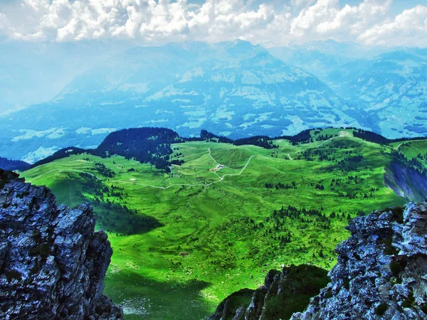 季節の牧草地 ザンクト ガレンのカントン スイス連邦共和国で高原 Malun — ストック写真