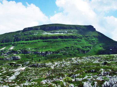 Dağ tepe Gamserrugg Churfirsten Sıradağları arasında Toggenburg bölge ve göl Walensee - Canton St. Gallen, İsviçre