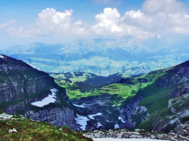 Chserrugg tepe Churfirsten dağlar - Canton St. Gallen, İsviçre'den muhteşem manzarası
