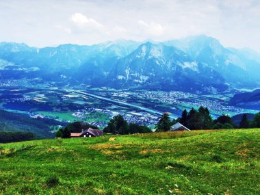 Görünümü Nehri'nin Ren Vadisi (Rheintal) Gonzen dağ - Canton St. Gallen, İsviçre