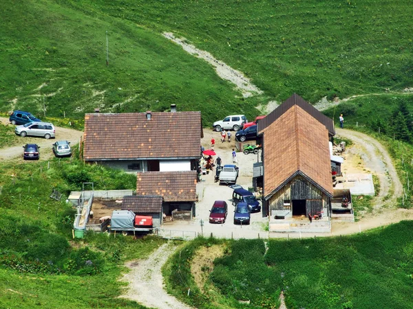 Explorações Pecuárias Alpinas Estábulos Nas Encostas Cordilheira Churfirsten Região Toggenburg — Fotografia de Stock