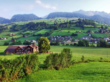 Unterwasser Köyü düşündüklerini Nehri Vadisi ve Toggenburg bölgesi - Canton St. Gallen, İsviçre