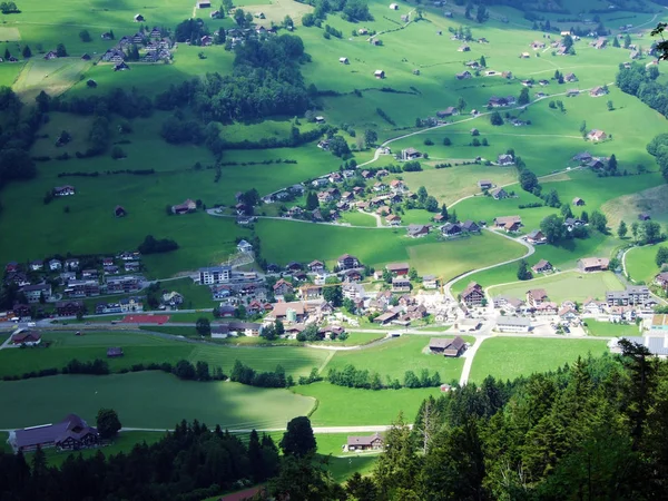 Wieś Unterwasser Dolinie Rzeki Thur Toggenburg Regionu Kantonu Gallen Szwajcaria — Zdjęcie stockowe
