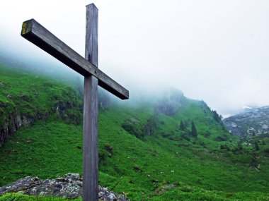 Alpine mera ve çayırlar Churfirsten dağ silsilesi Toggenburg bölgesi - Canton St. Gallen, İsviçre eteklerinde
