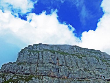 Dağ tepe Schibenstoll Churfirsten Sıradağları arasında Toggenburg bölge ve göl Walensee - Canton St. Gallen, İsviçre
