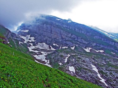 Dağ tepe Schibenstoll Churfirsten Sıradağları arasında Toggenburg bölge ve göl Walensee - Canton St. Gallen, İsviçre