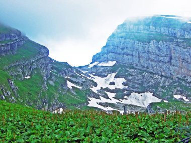 Dağ tepe Schibenstoll Churfirsten Sıradağları arasında Toggenburg bölge ve göl Walensee - Canton St. Gallen, İsviçre