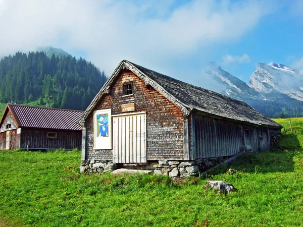 Alpine Veehouderijen Stallen Hellingen Van Bergketen Van Churfirsten Het Toggenburg — Stockfoto