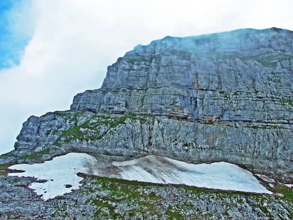 Pico Alpino Schibenstoll Cordilheira Montanhosa Churfirsten Entre Região Toggenburg Lago — Fotografia de Stock