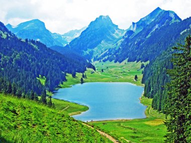 Alp Gölü Samtisersee dağ aralığı Alpstein ve Appenzellerland bölge - Appenzell Innerrhoden Canton, İsviçre