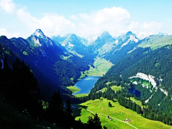 Alpské Jezero Samtisersee Pohoří Alpstein Regionu Appenzellerland Kanton Appenzell Innerrhoden — Stock fotografie