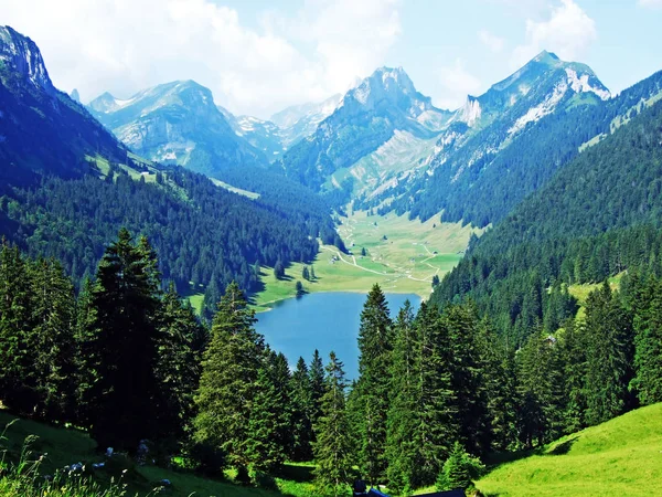 Lago Alpino Samtisersee Cordilheira Alpstein Região Appenzellerland Cantão Appenzell Innerrhoden — Fotografia de Stock