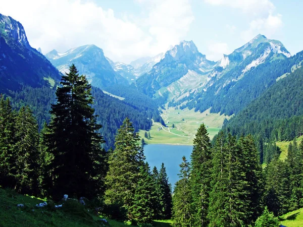 Lago Alpino Samtisersee Cordilheira Alpstein Região Appenzellerland Cantão Appenzell Innerrhoden — Fotografia de Stock