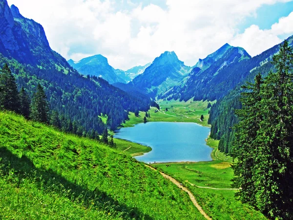 Alp Gölü Samtisersee dağ aralığı Alpstein ve Appenzellerland bölge - Appenzell Innerrhoden Canton, İsviçre