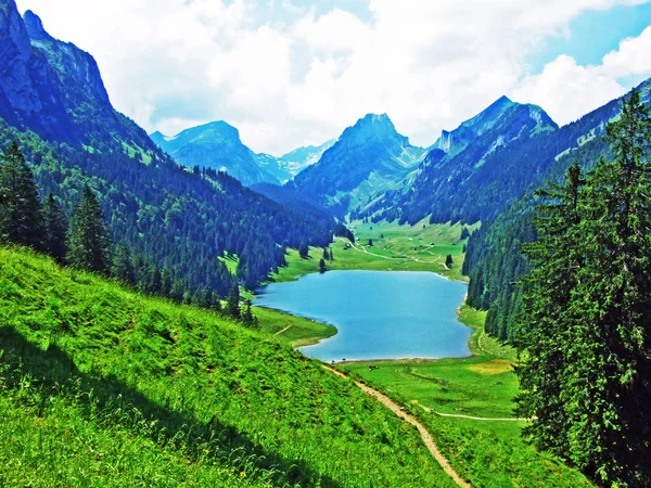 Lago Alpino Samtisersee Cordillera Alpstein Región Appenzellerland Cantón Appenzell Innerrhoden — Foto de Stock