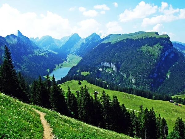 Lago Alpino Samtisersee Cordilheira Alpstein Região Appenzellerland Cantão Appenzell Innerrhoden — Fotografia de Stock