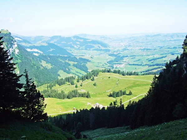 Vista Aldeia Schwende Brulisau Dos Picos Alpinos Hoher Kasten Kamor — Fotografia de Stock