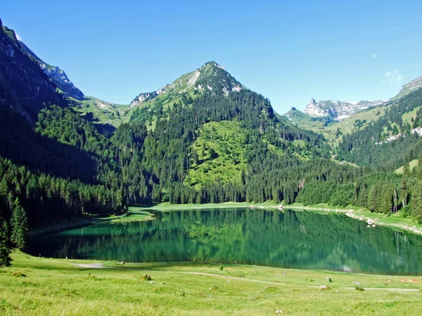 Alpiner See Voralpsee Über Schnappt Sich Dorf Rheintal Kanton Gallen — Stockfoto