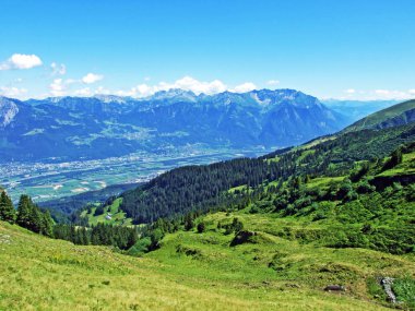 Nehirde Alviergruppe dağ silsilesi - Canton St. Gallen, İsviçre üzerinden Ren Vadisi (Rheintal) görüntülemek