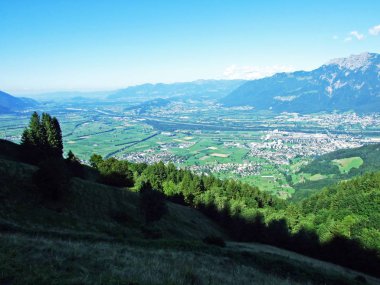 Nehirde Alviergruppe dağ silsilesi - Canton St. Gallen, İsviçre üzerinden Ren Vadisi (Rheintal) görüntülemek