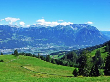Nehirde Alviergruppe dağ silsilesi - Canton St. Gallen, İsviçre üzerinden Ren Vadisi (Rheintal) görüntülemek
