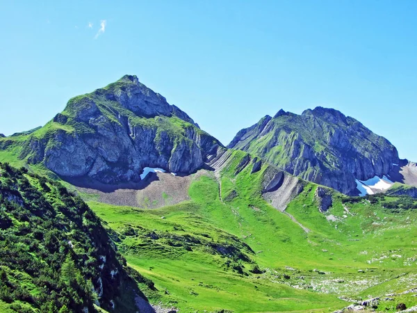 Uma Vista Dos Picos Rochosos Cordilheira Alpina Alviergruppe Cantão Gallen — Fotografia de Stock