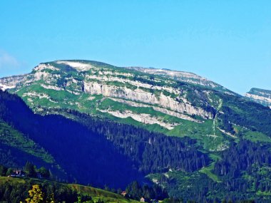 Dağ tepe Hinderrugg Churfirsten Sıradağları arasında Toggenburg bölge ve göl Walensee - Canton St. Gallen, İsviçre