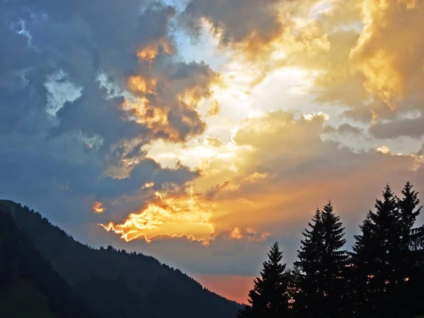 Дивовижні Хмари Над Alpstein Гірський Хребет Кантони Санкт Галлен Аппенцелль — стокове фото