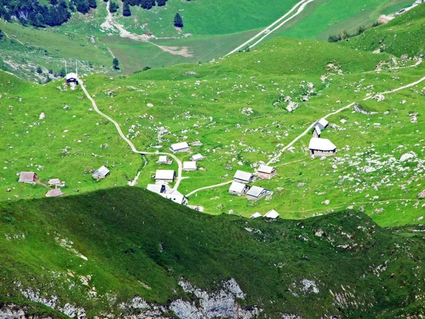 Ländliche Traditionelle Architektur Und Viehwirtschaft Den Hängen Des Alpsteingebirges Und — Stockfoto