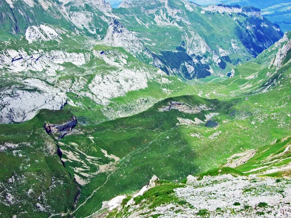 Pastos Alpinos Prados Las Laderas Cordillera Alpstein Valle Del Río — Foto de Stock