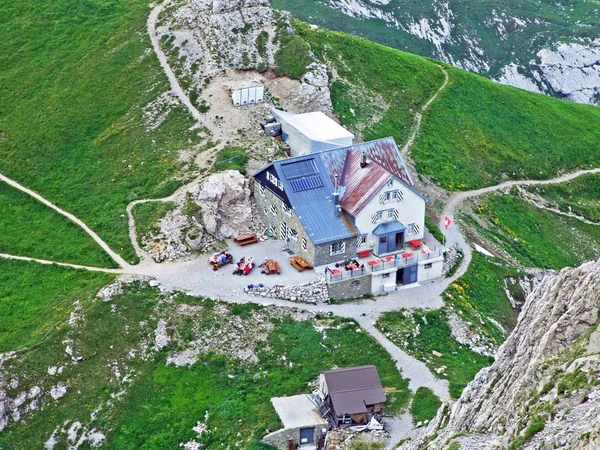 Hegyi Kunyhó Vagy Sac Hutte Zwinglipass Vagy Zwinglipass Hutte Sektion — Stock Fotó