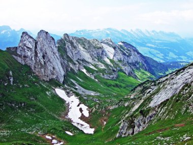 Grtterinfirst Alpstein dağ silsilesi - Canton St. Gallen, İsviçre, dikenli Dağ doruklarına