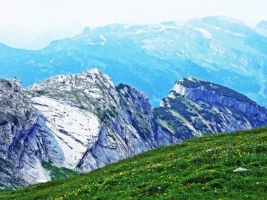 Grtterinfirst Alpstein dağ silsilesi - Canton St. Gallen, İsviçre, dikenli Dağ doruklarına